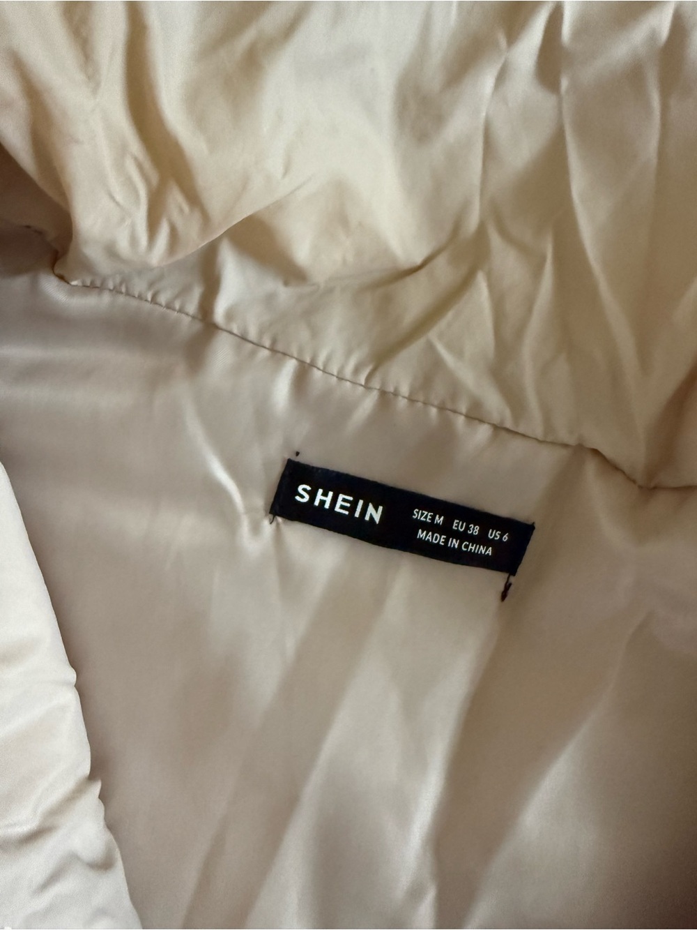 Cropped Puffer Vest - Cream Colored - Picture 5 of 8